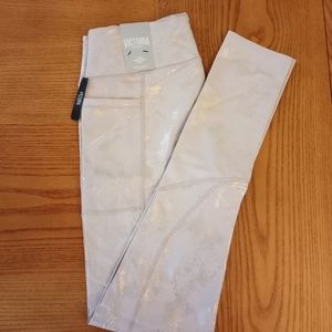 NWT MED LONG Victorias Secret TOTAL KNOCKOUT LEGGINGS Cream Gold Print MED LONG